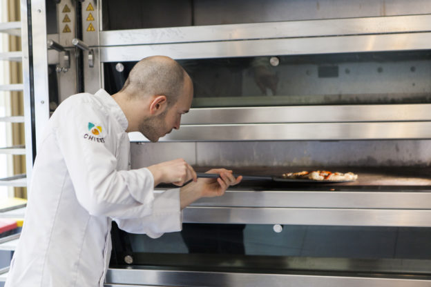 Stefano Chieregato, Panettiere Emergente per le guida Gambero Rosso Pane & Panettieri d'Italia 2023, proprietario di Chiere - Pane e Pizza, Piacenza.